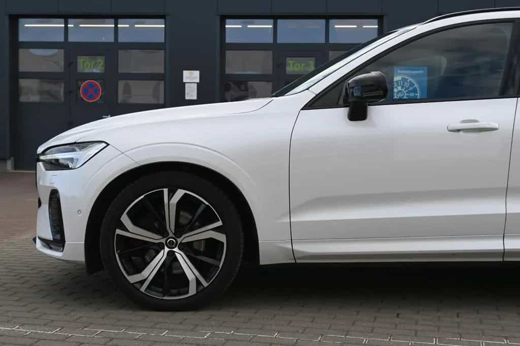 Volvo XC60 B4 Ultimate Dark AWD*LUFT*360°*SDTHZG*LED 02/2023-photo-2