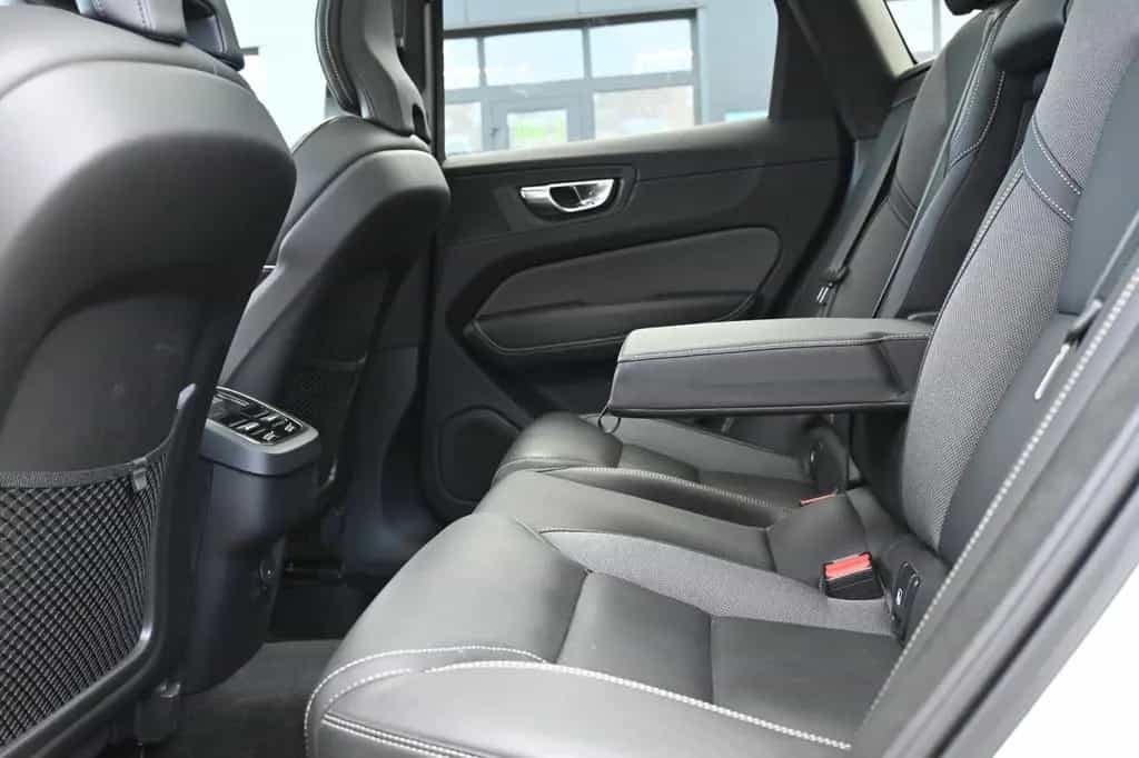 Volvo XC60 B4 Ultimate Dark AWD*LUFT*360°*SDTHZG*LED 02/2023-photo-23