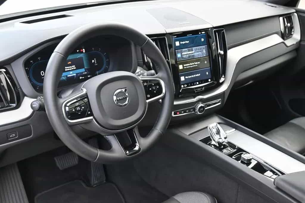 Volvo XC60 B4 Ultimate Dark AWD*LUFT*360°*SDTHZG*LED 02/2023-photo-24