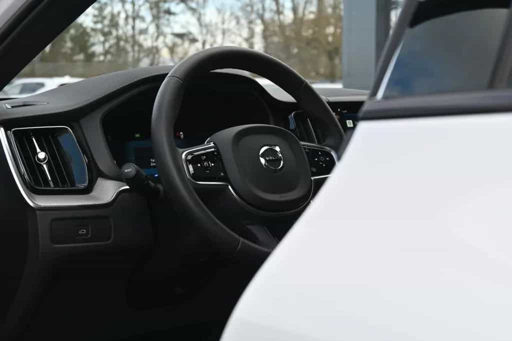 Volvo XC60 B4 Ultimate Dark AWD*LUFT*360°*SDTHZG*LED 02/2023-photo-25