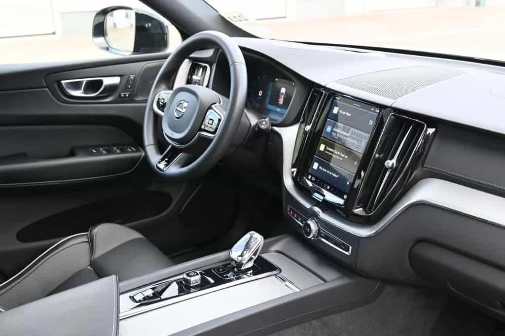 Volvo XC60 B4 Ultimate Dark AWD*LUFT*360°*SDTHZG*LED 02/2023-photo-26