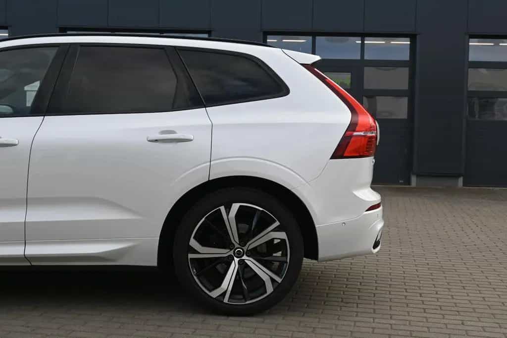 Volvo XC60 B4 Ultimate Dark AWD*LUFT*360°*SDTHZG*LED 02/2023-photo-3