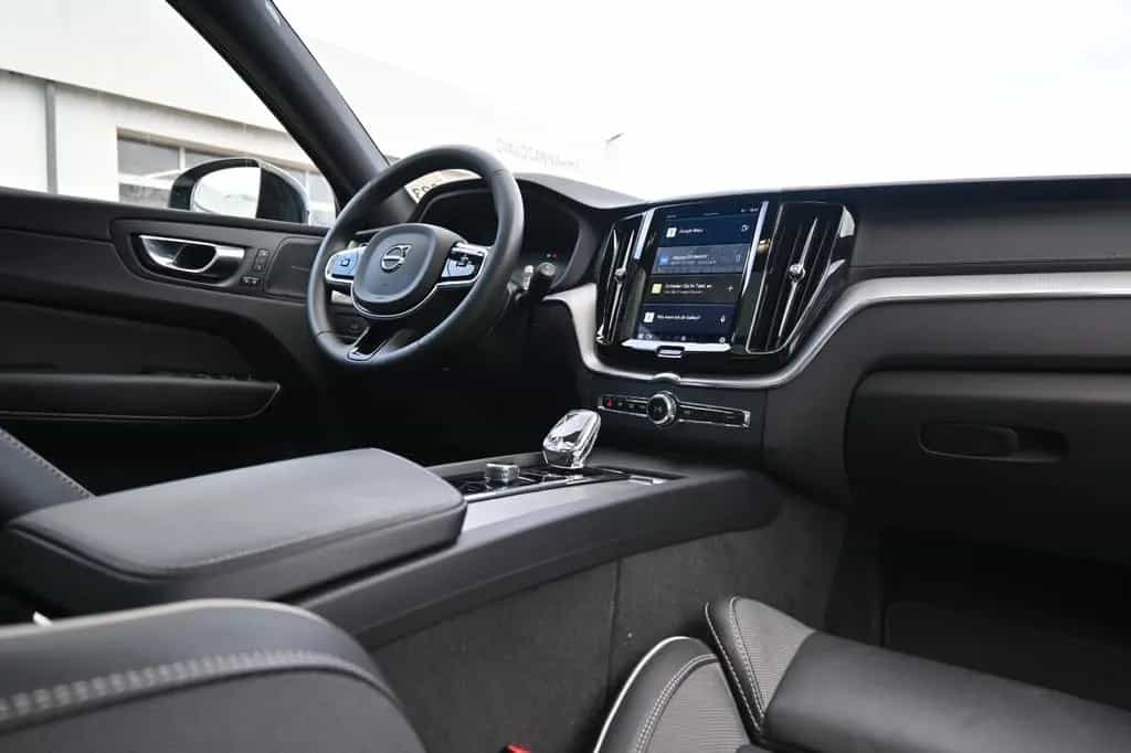 Volvo XC60 B4 Ultimate Dark AWD*LUFT*360°*SDTHZG*LED 02/2023-photo-32