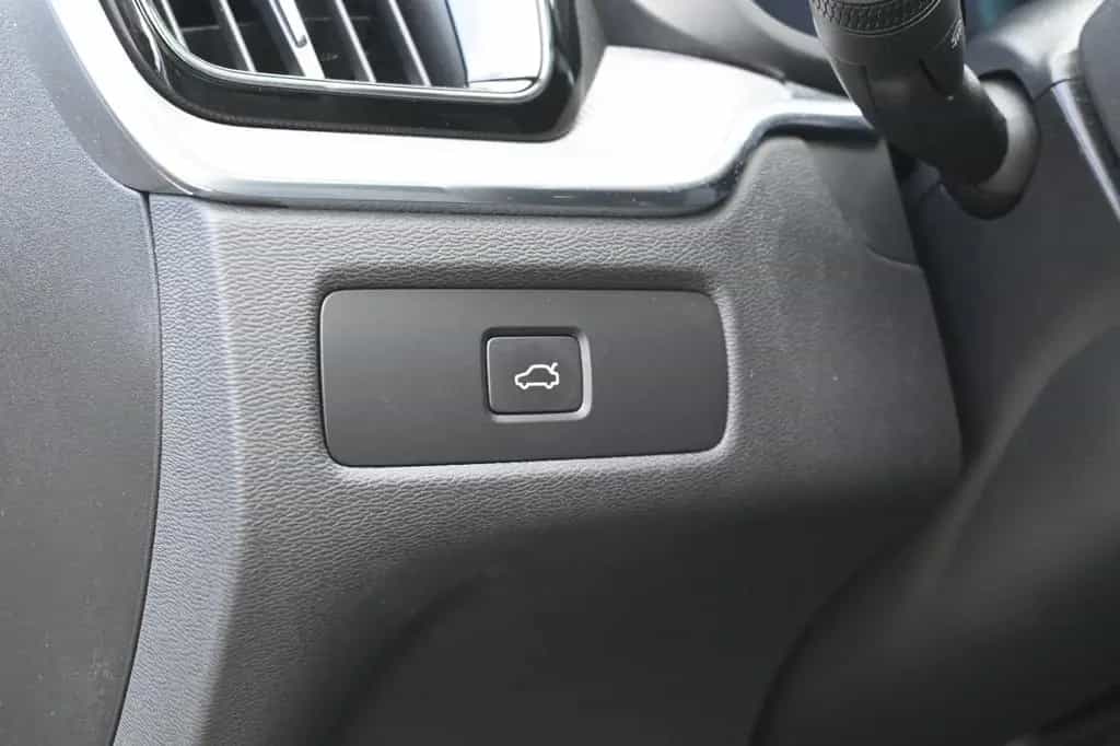 Volvo XC60 B4 Ultimate Dark AWD*LUFT*360°*SDTHZG*LED 02/2023-photo-34