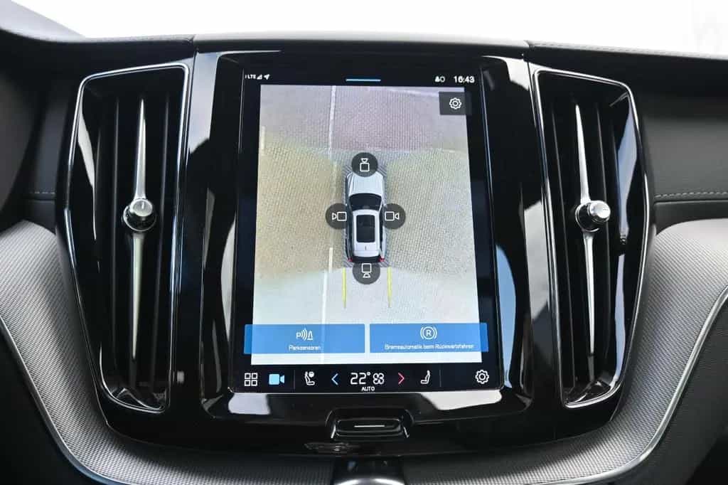 Volvo XC60 B4 Ultimate Dark AWD*LUFT*360°*SDTHZG*LED 02/2023-photo-36