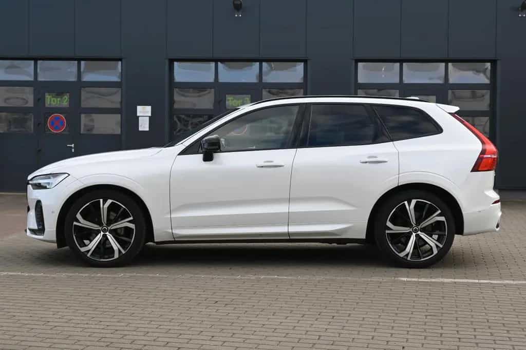 Volvo XC60 B4 Ultimate Dark AWD*LUFT*360°*SDTHZG*LED 02/2023-photo-4