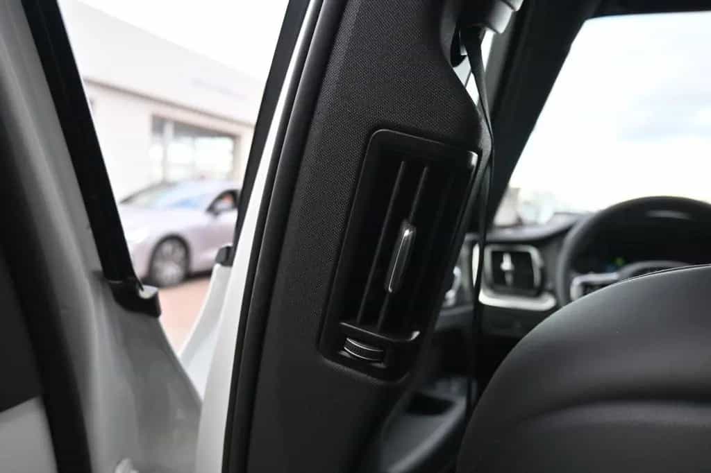 Volvo XC60 B4 Ultimate Dark AWD*LUFT*360°*SDTHZG*LED 02/2023-photo-46