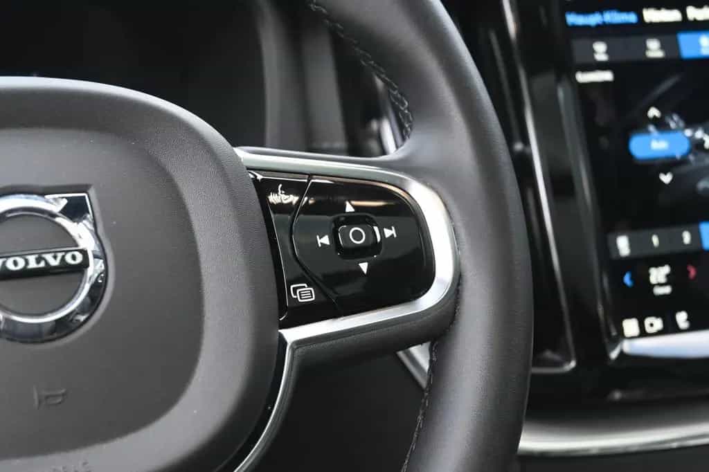 Volvo XC60 B4 Ultimate Dark AWD*LUFT*360°*SDTHZG*LED 02/2023-photo-47