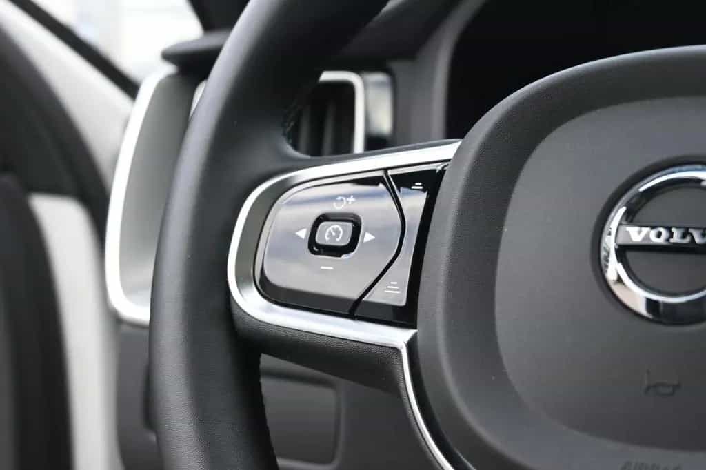 Volvo XC60 B4 Ultimate Dark AWD*LUFT*360°*SDTHZG*LED 02/2023-photo-48
