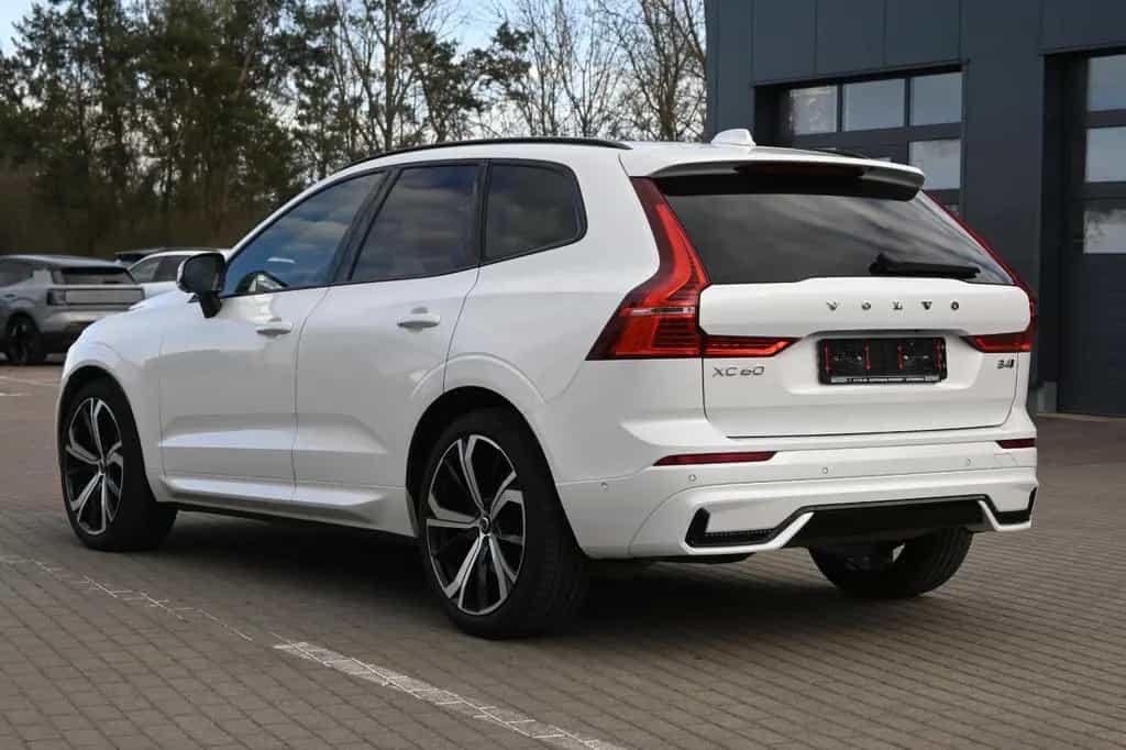 Volvo XC60 B4 Ultimate Dark AWD*LUFT*360°*SDTHZG*LED 02/2023-photo-5