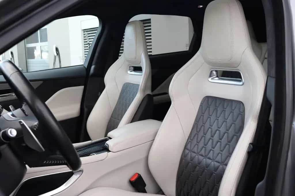 Jaguar F-Pace SVR AWD +AHK+PANO+22ZOLL+ASSIST+CARPLAY++ 05/2019-photo-28