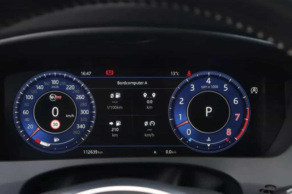 Jaguar F-Pace SVR AWD +AHK+PANO+22ZOLL+ASSIST+CARPLAY++ 05/2019-photo-8