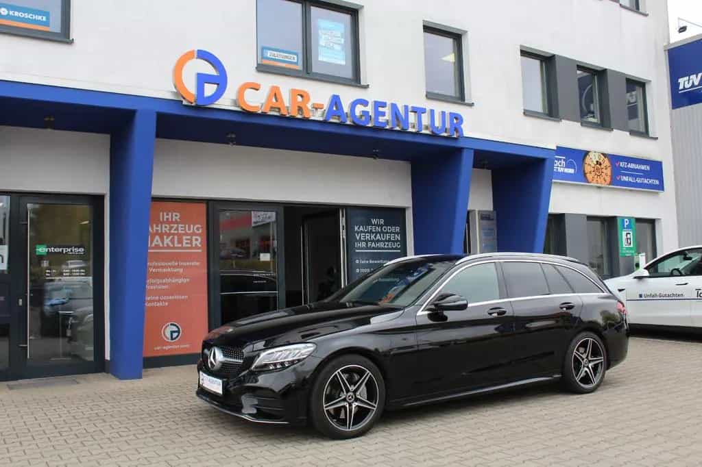 Mercedes-Benz C 300 T d*AMG Line*Scheckheft*8-fach AMG Felgen 12/2019-photo-1