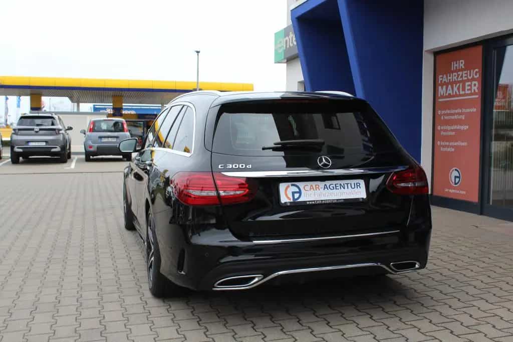 Mercedes-Benz C 300 T d*AMG Line*Scheckheft*8-fach AMG Felgen 12/2019-photo-4