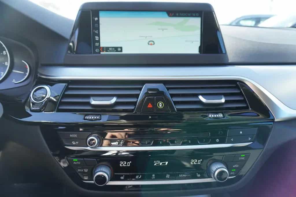 BMW 5 Series 520i Touring*NAVI*LED*SEHR GEPFLEGT* 01/2019-photo-27