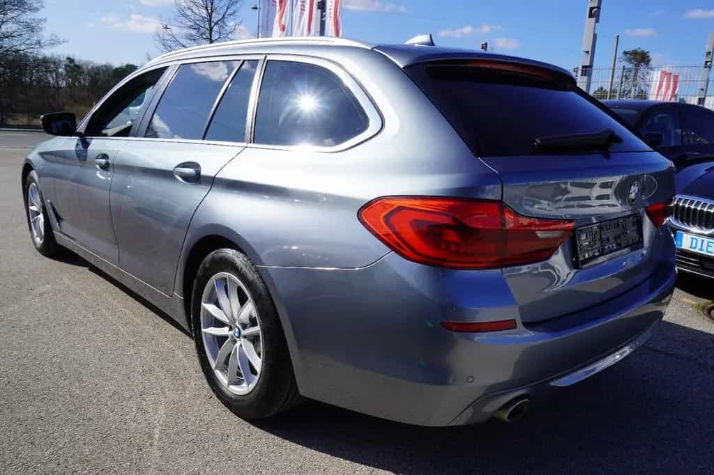 BMW 5 Series 520i Touring*NAVI*LED*SEHR GEPFLEGT* 01/2019-photo-3
