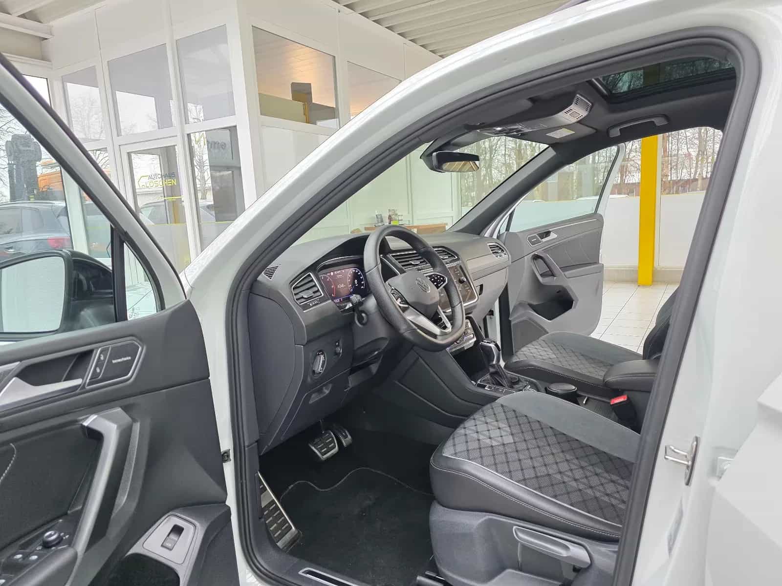 Volkswagen Tiguan Allspace 02/2022-photo-11