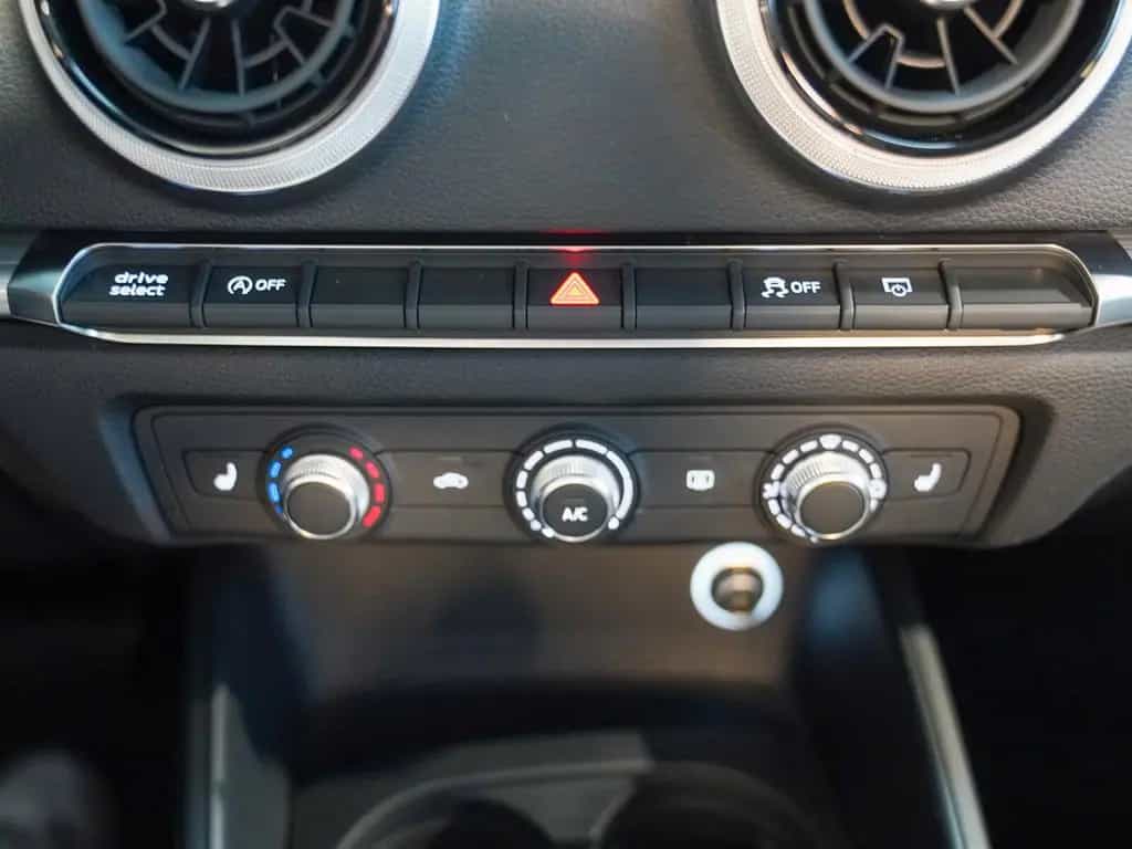 Audi A3 Cabrio 1.4 TFSI sport Xenon Windschott Navi 05/2018-photo-21