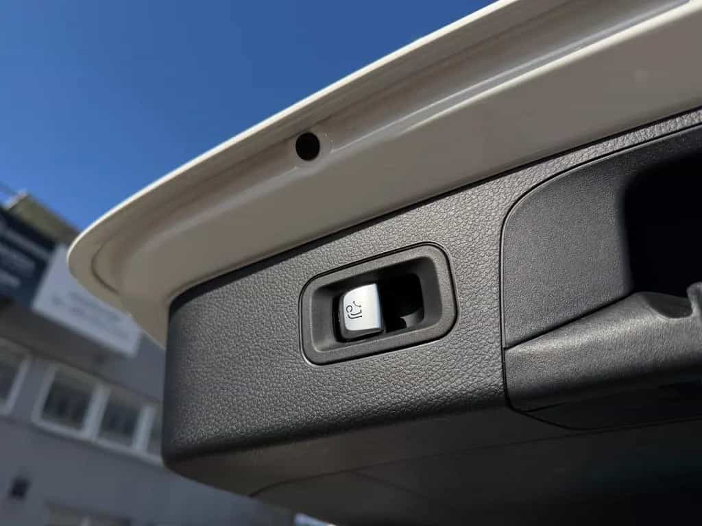 Mercedes-Benz GLC-Class 250 4Matic Pano Kamera LED AHK 01/2019-photo-21