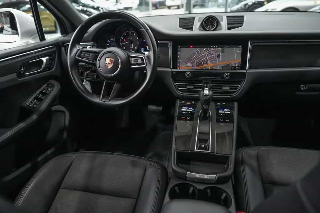 Porsche Macan 10/2022-photo-12
