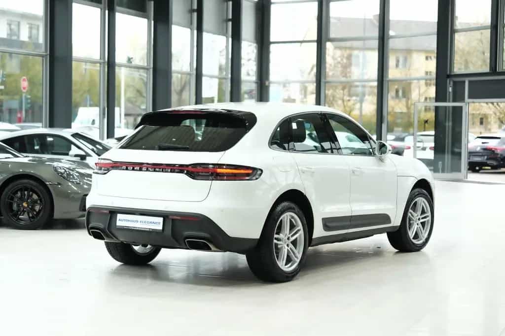 Porsche Macan 10/2022-photo-1