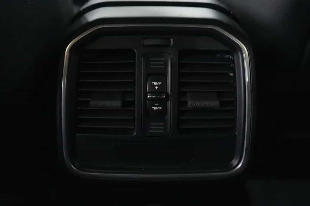 Porsche Macan 10/2022-photo-21