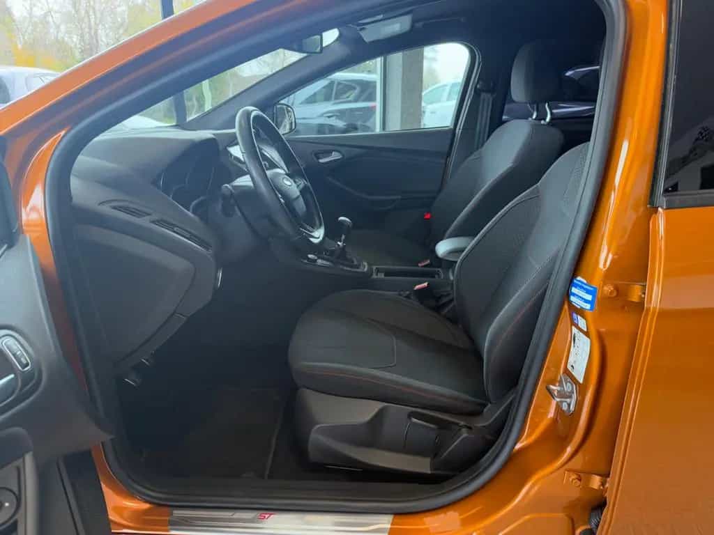 Ford Focus Lim. ST-Line Klimaauto Tempomat SHZ 01/2018-photo-2