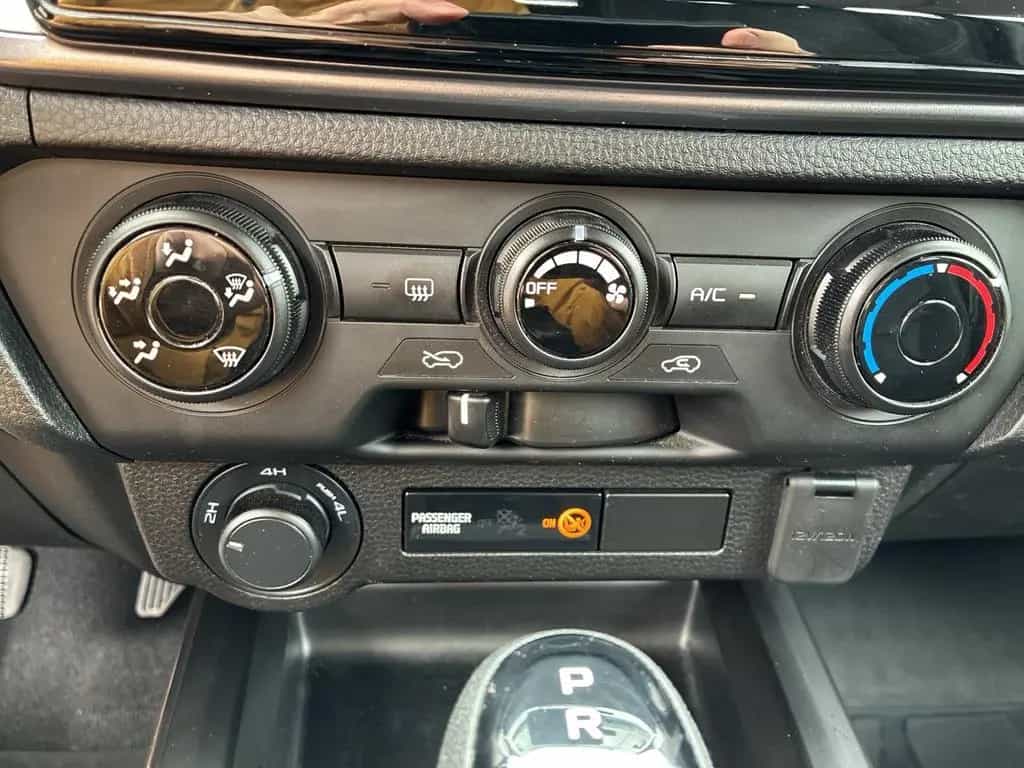Isuzu D-Max Space Cab 4WD LS Anhängerkupplung Navi AH 08/2021-photo-17