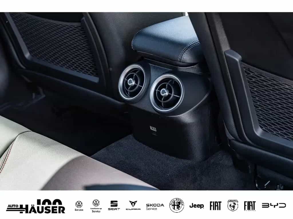 Alfa Romeo Giulia Competizione 2.0 Turbo Q4 HARMAN-KARDON E 10/2023-photo-13