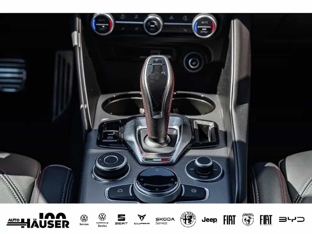 Alfa Romeo Giulia Competizione 2.0 Turbo Q4 HARMAN-KARDON E 10/2023-photo-17
