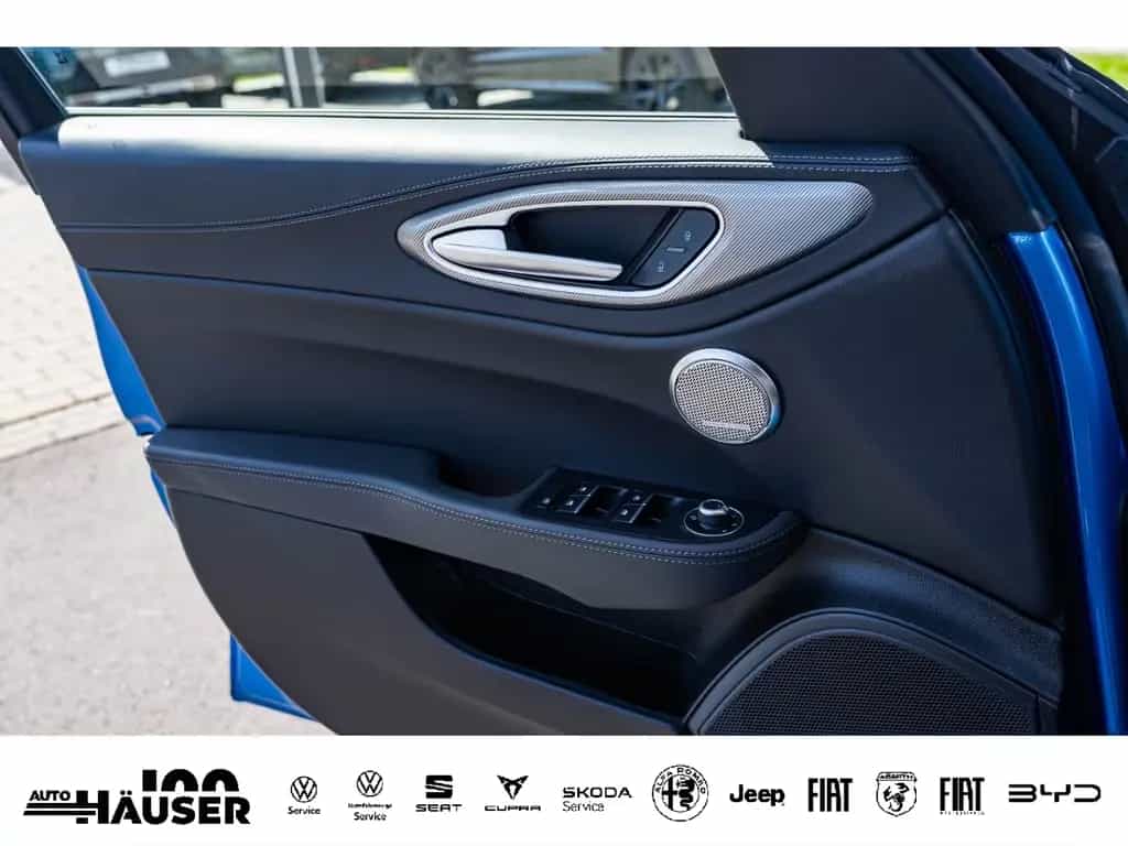 Alfa Romeo Giulia Competizione 2.0 Turbo Q4 HARMAN-KARDON E 10/2023-photo-19