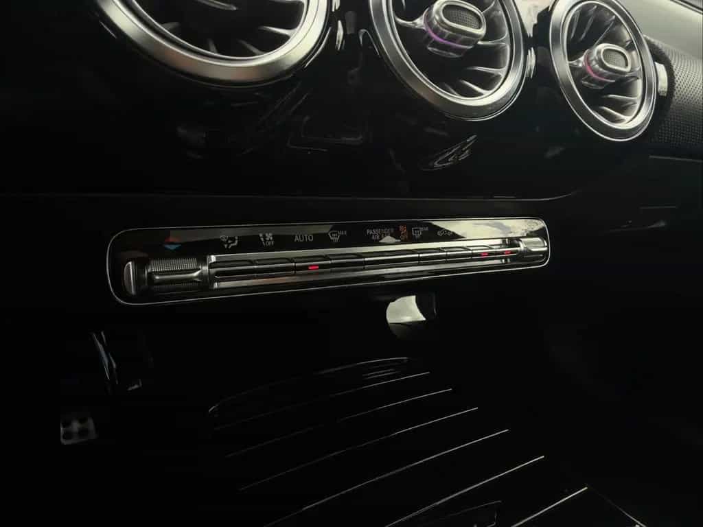Mercedes-Benz A 220 4 MATIC AMG PANO AUTOMATIK WIDESC AHK LED 04/2019-photo-12