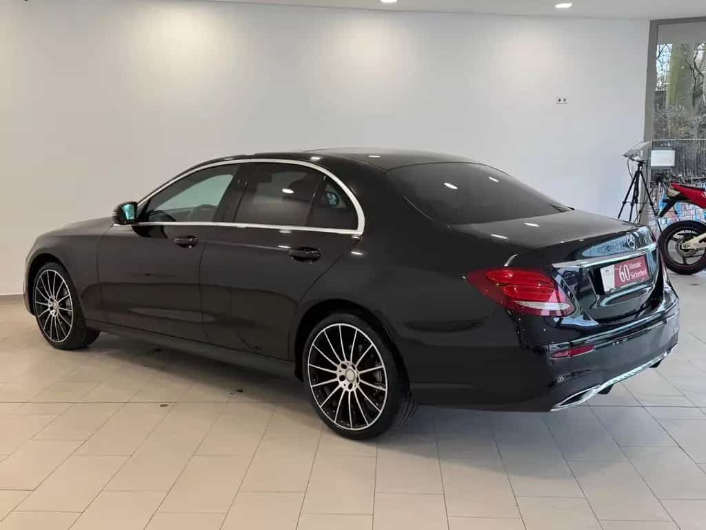 Mercedes-Benz E-Class 220 d AMG-Line|PANO|WIDESCREEN|360°|HUD|20ZOLL 01/2017-photo-2