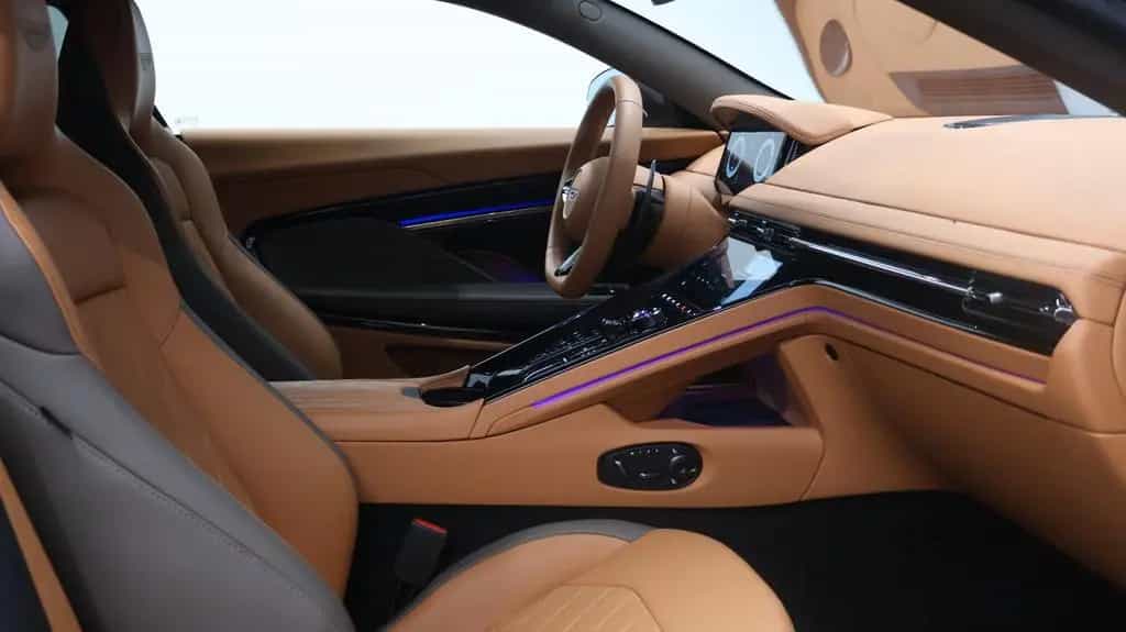 Aston Martin DB12 Coupe 09/2025-photo-10