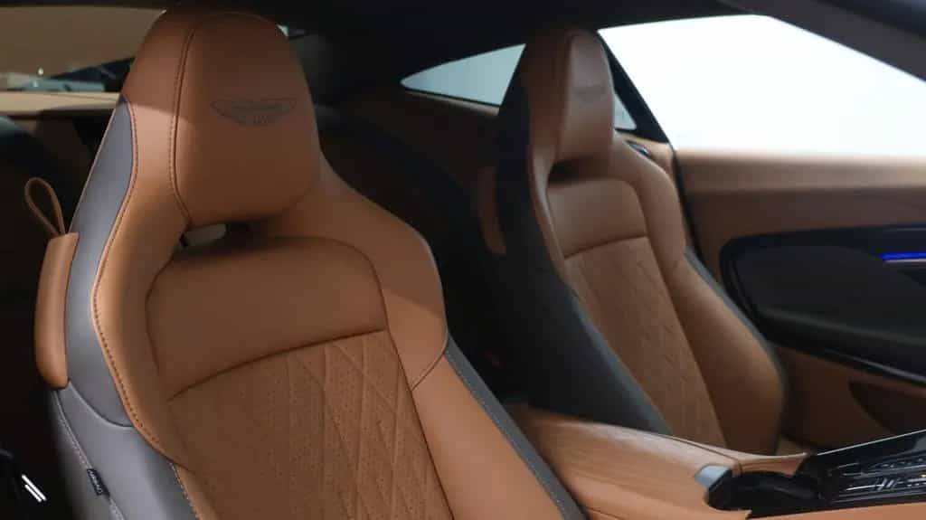 Aston Martin DB12 Coupe 09/2025-photo-11