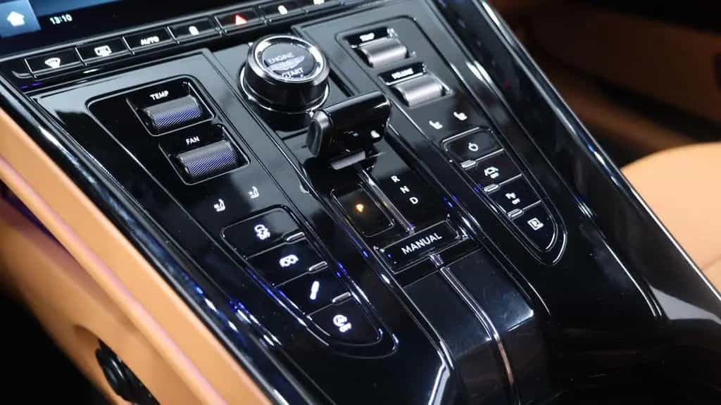 Aston Martin DB12 Coupe 09/2025-photo-14
