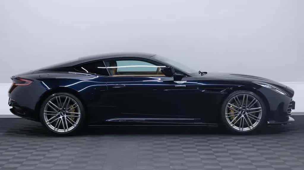 Aston Martin DB12 Coupe 09/2025-photo-2