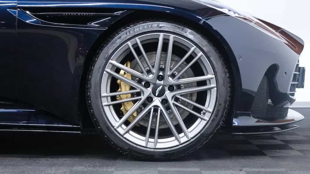 Aston Martin DB12 Coupe 09/2025-photo-3
