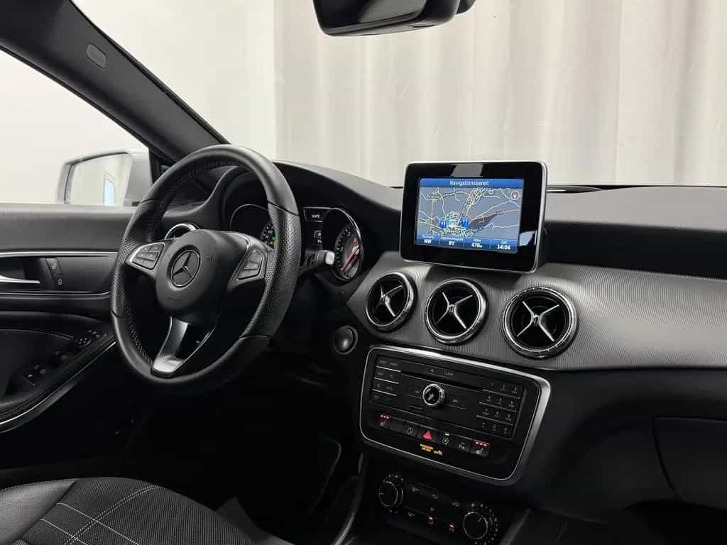 Mercedes-Benz CLA 200 Shooting Brake d Aut. Urban Sport AHK 04/2015-photo-19