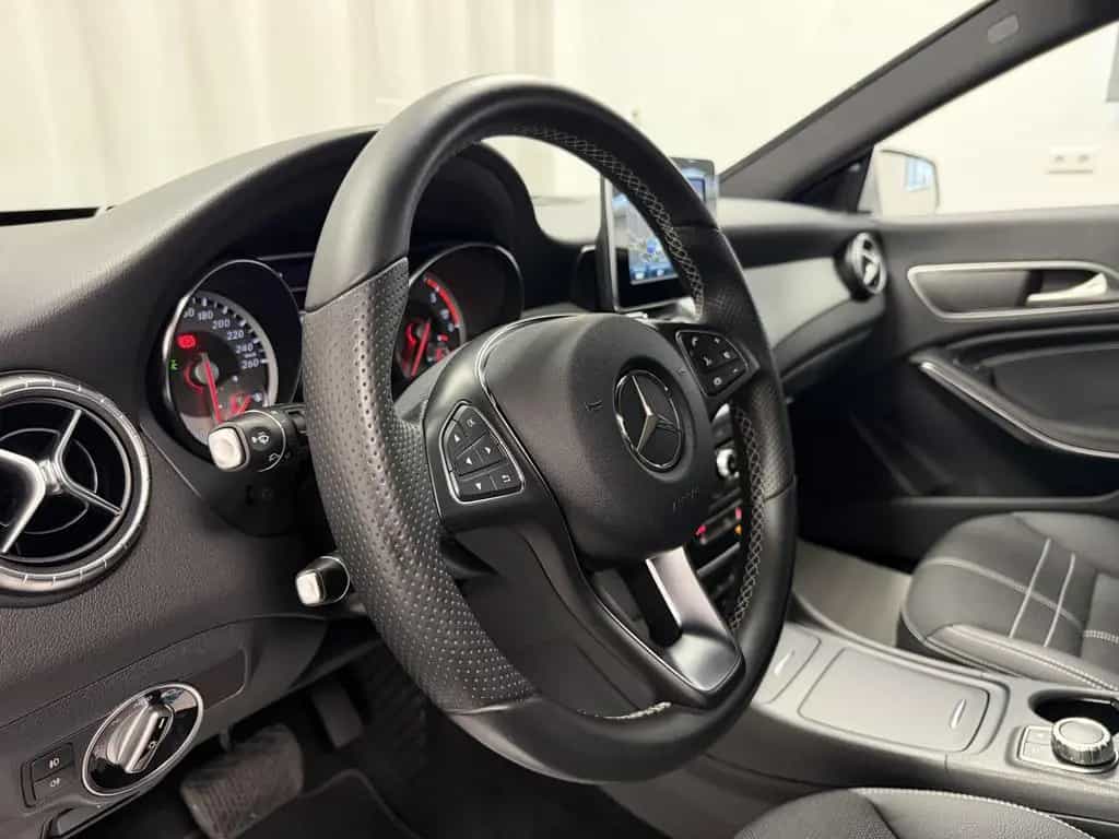 Mercedes-Benz CLA 200 Shooting Brake d Aut. Urban Sport AHK 04/2015-photo-9
