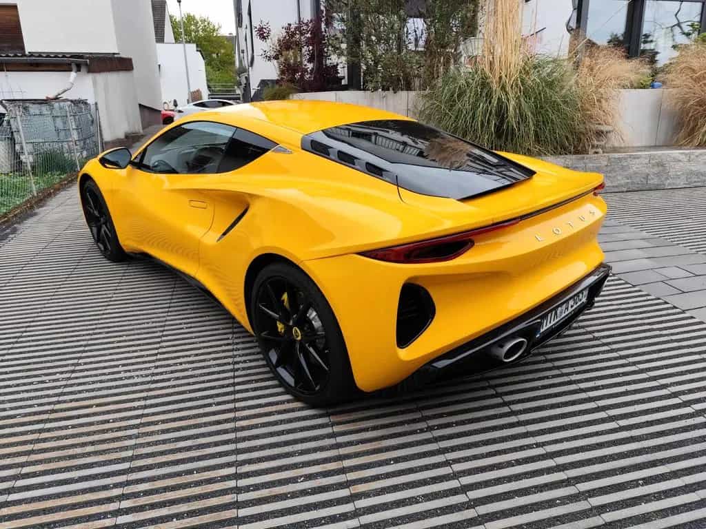 Lotus Emira 2.0 AMG-Turbo First Edition 07/2024-photo-3