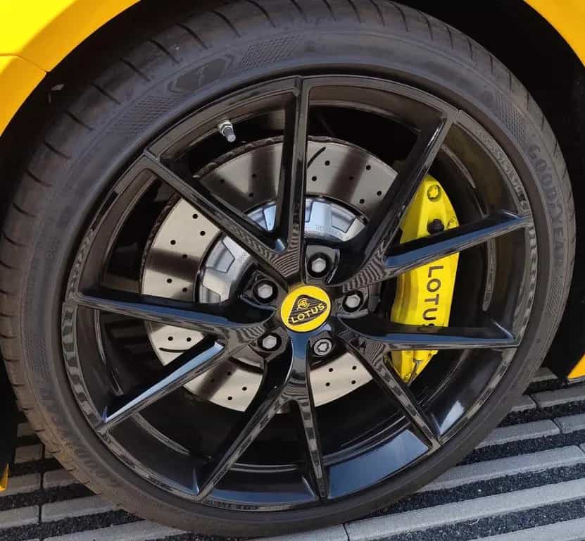 Lotus Emira 2.0 AMG-Turbo First Edition 07/2024-photo-9