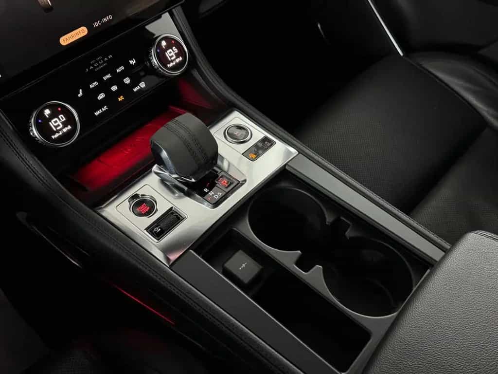 Jaguar F-Pace S AWD |Memory|Kamera|LED|AHK|1-Hand 03/2022-photo-36