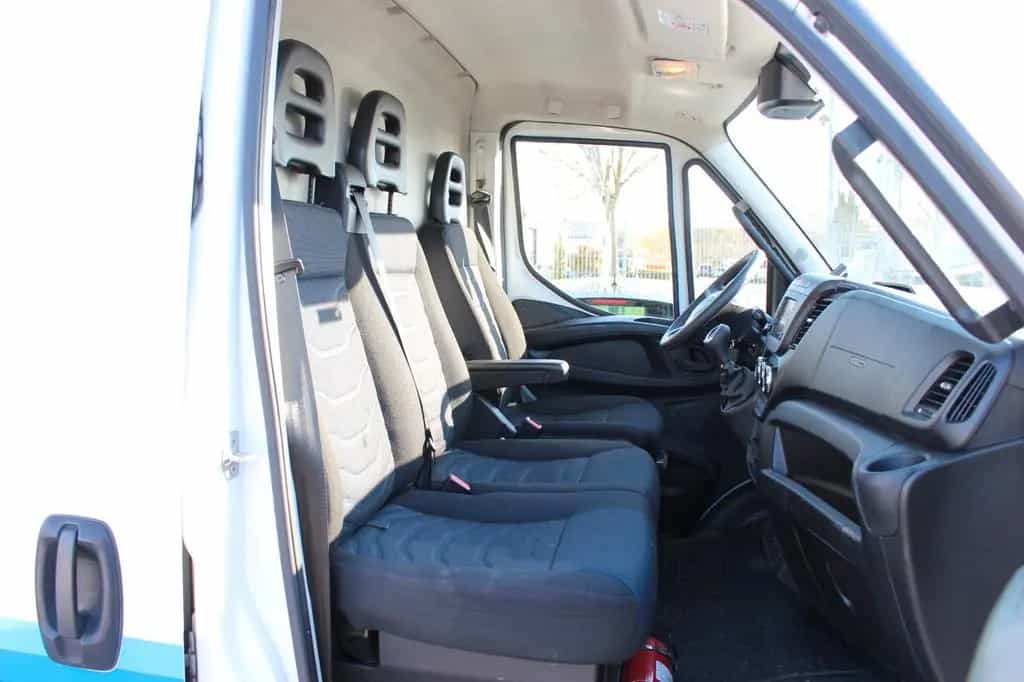 Iveco Daily Kasten 35S18/SHEFT/NAVI/HEBEBÜHNE/AHK/RCAM 12/2016-photo-13
