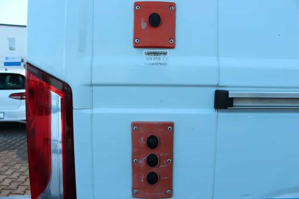 Iveco Daily Kasten 35S18/SHEFT/NAVI/HEBEBÜHNE/AHK/RCAM 12/2016-photo-14