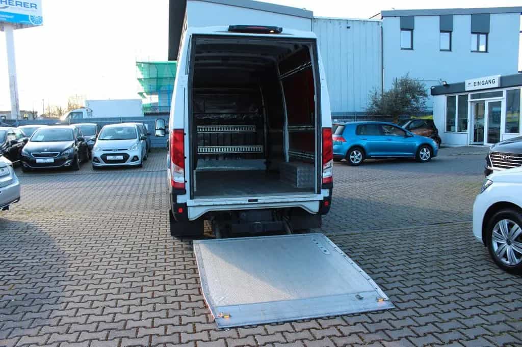 Iveco Daily Kasten 35S18/SHEFT/NAVI/HEBEBÜHNE/AHK/RCAM 12/2016-photo-15