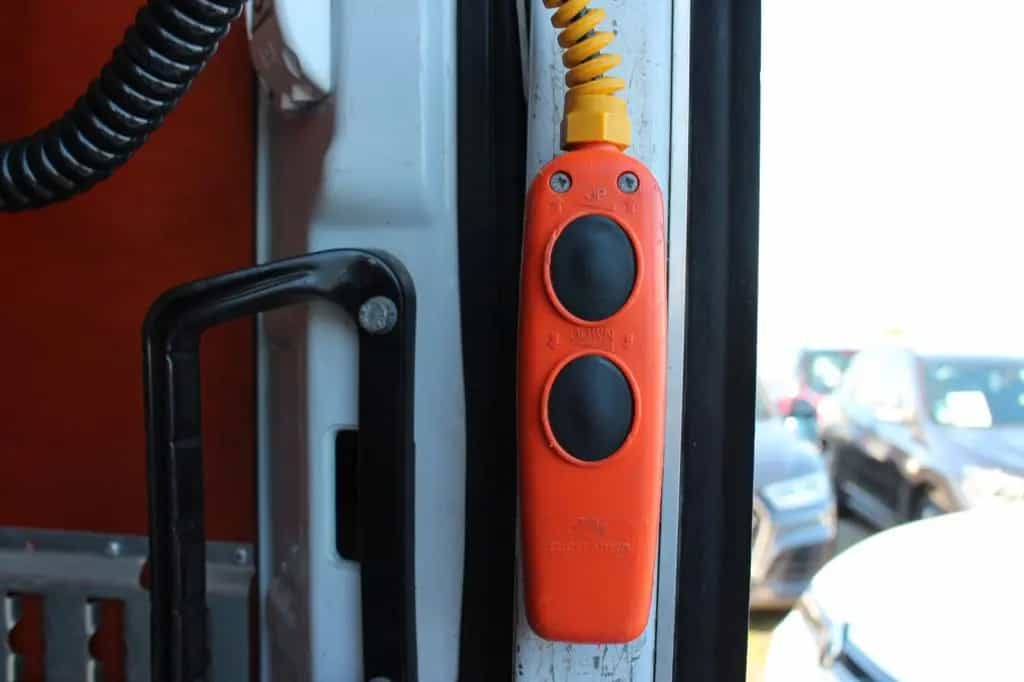 Iveco Daily Kasten 35S18/SHEFT/NAVI/HEBEBÜHNE/AHK/RCAM 12/2016-photo-18