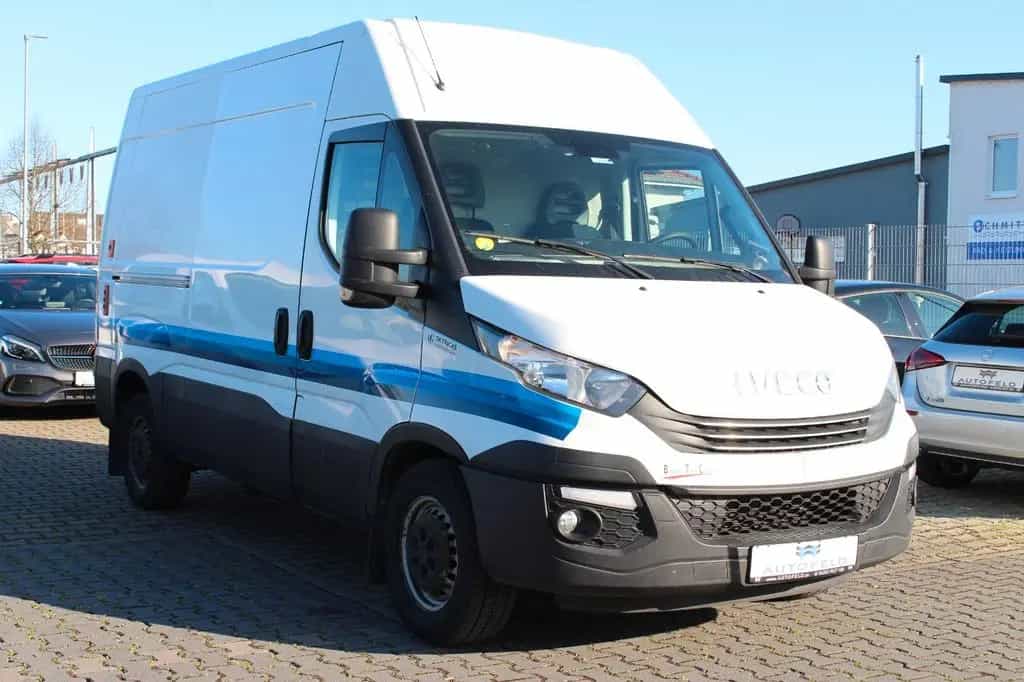 Iveco Daily Kasten 35S18/SHEFT/NAVI/HEBEBÜHNE/AHK/RCAM 12/2016-photo-1