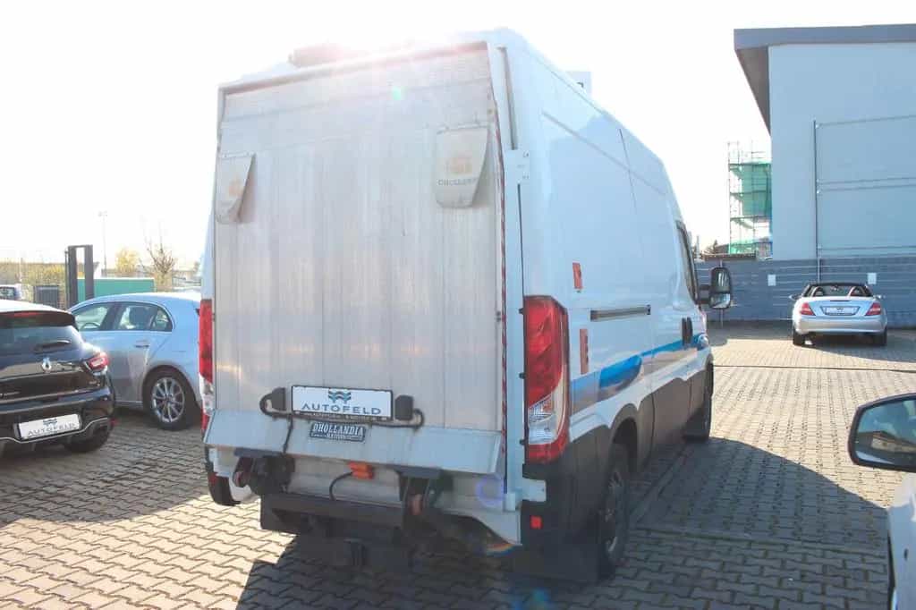 Iveco Daily Kasten 35S18/SHEFT/NAVI/HEBEBÜHNE/AHK/RCAM 12/2016-photo-3