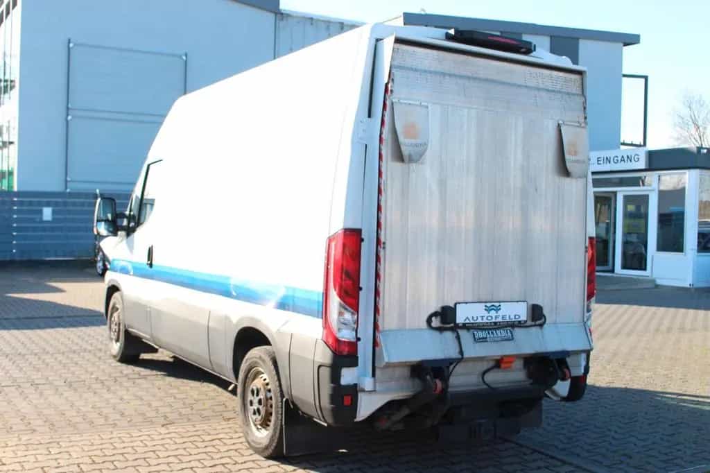 Iveco Daily Kasten 35S18/SHEFT/NAVI/HEBEBÜHNE/AHK/RCAM 12/2016-photo-5
